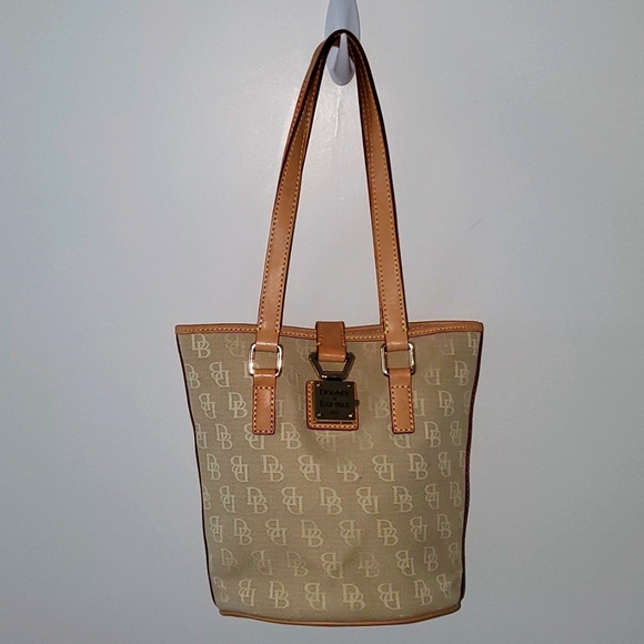 Dooney & Bourke Handbags - Dooney & Bourke Signature Bucket Bag Purse